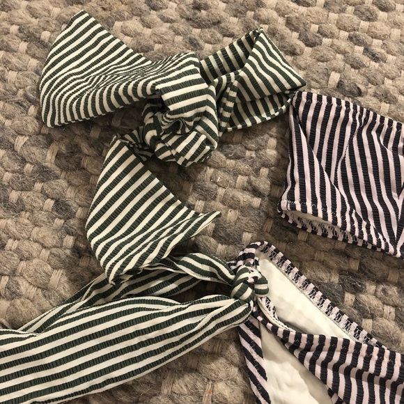 Solid and striped bikini - Picture 3 of 5